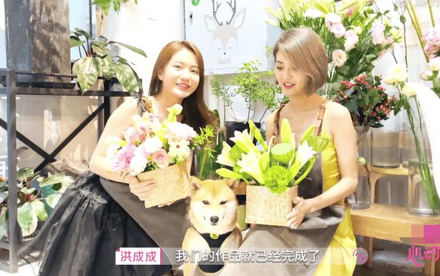 蔡卓妍晒照为43岁钟欣潼庆生,6套闺蜜装色彩感满满但脸超嫩呢!