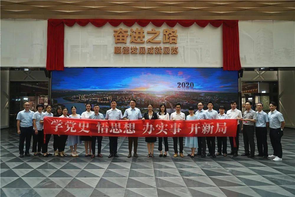-10℃！民警跳入刺骨河中救人