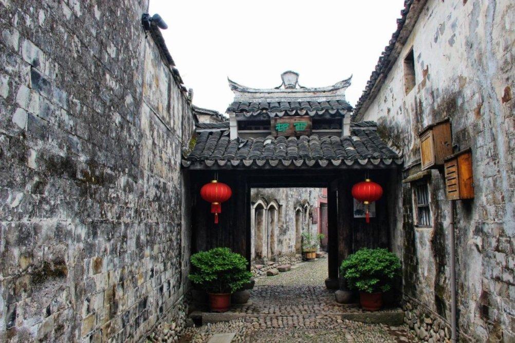 机智问答网页-智能回答你的疑问【战斗机飞行员在飞行中想大小便怎么办?】